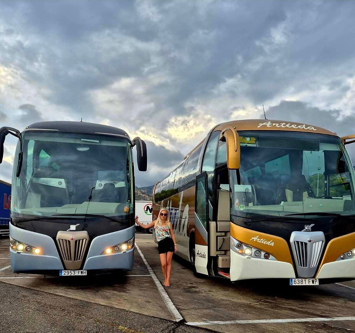 Автобуси за групови пътувания