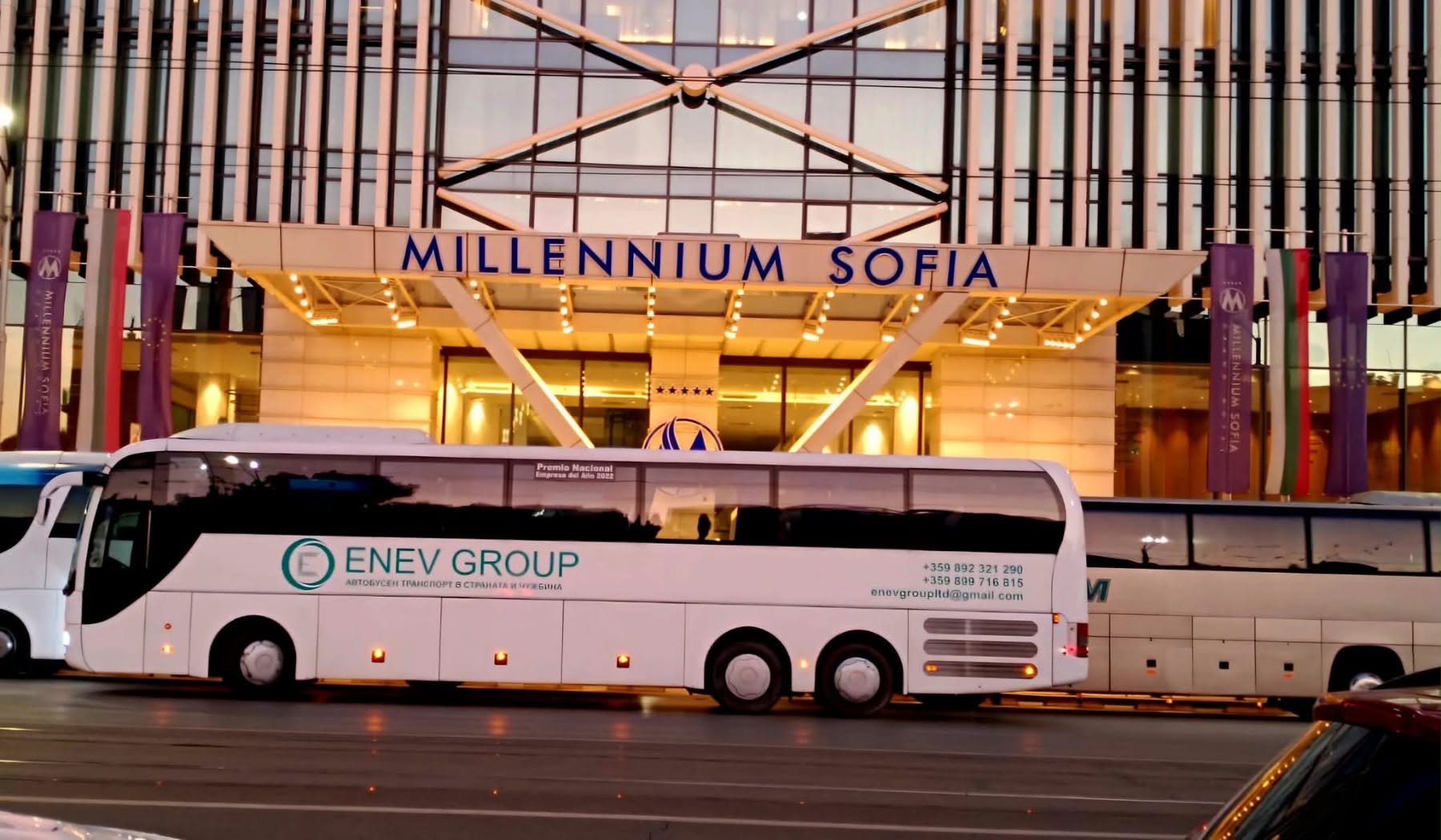 Автобус на Enev Group пред хотел